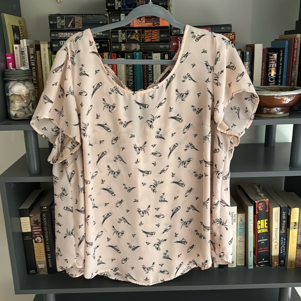 FLASH SALE $5 size 2 Torrid sheer bird printed blouse